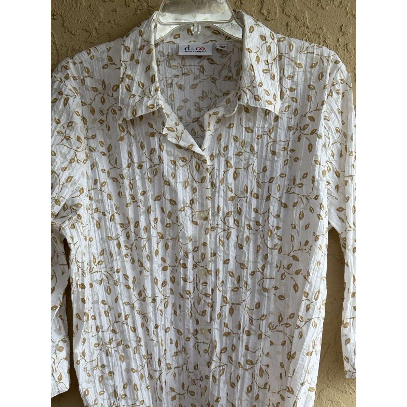 D & Co Large White, Gold Leaf Design Button Up Women’s Loose Fit Krinkle Blouse